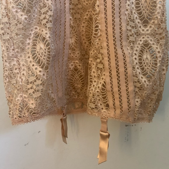 Boutique Slip - Picture 2 of 7